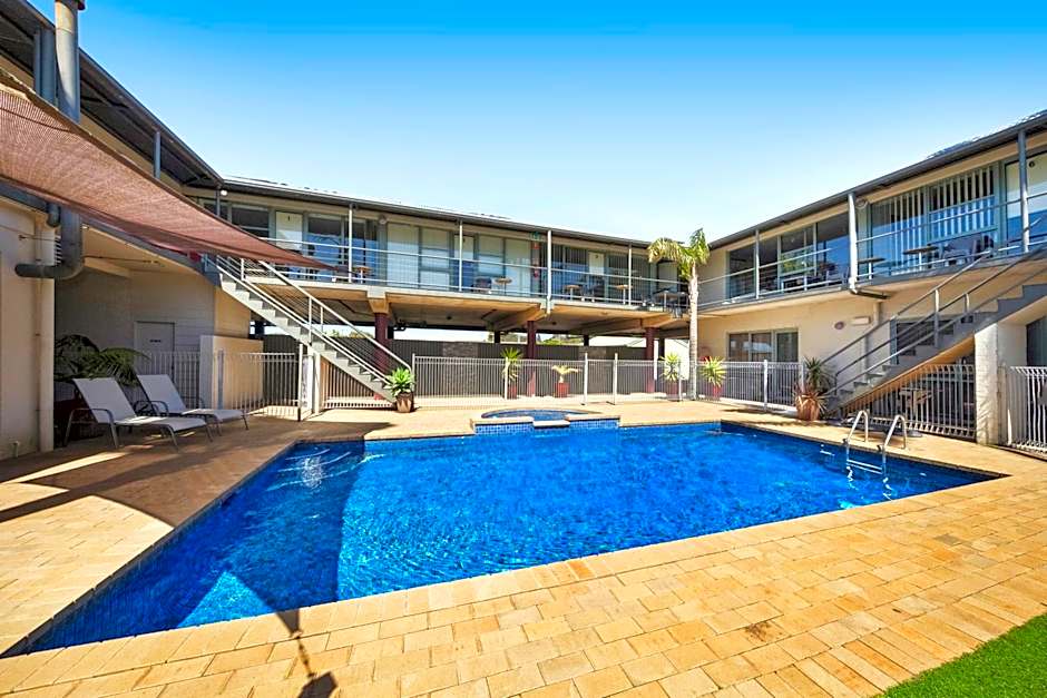 Moonlight Bay Apartments