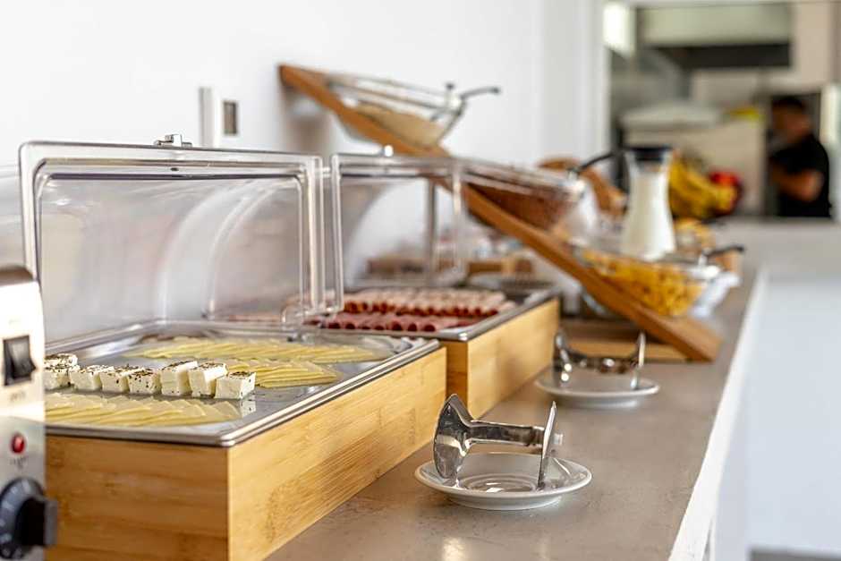 Kouros Home & Suites