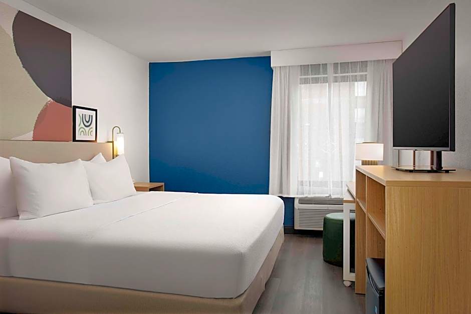 Spark by Hilton Atlanta Cumberland Ballpark