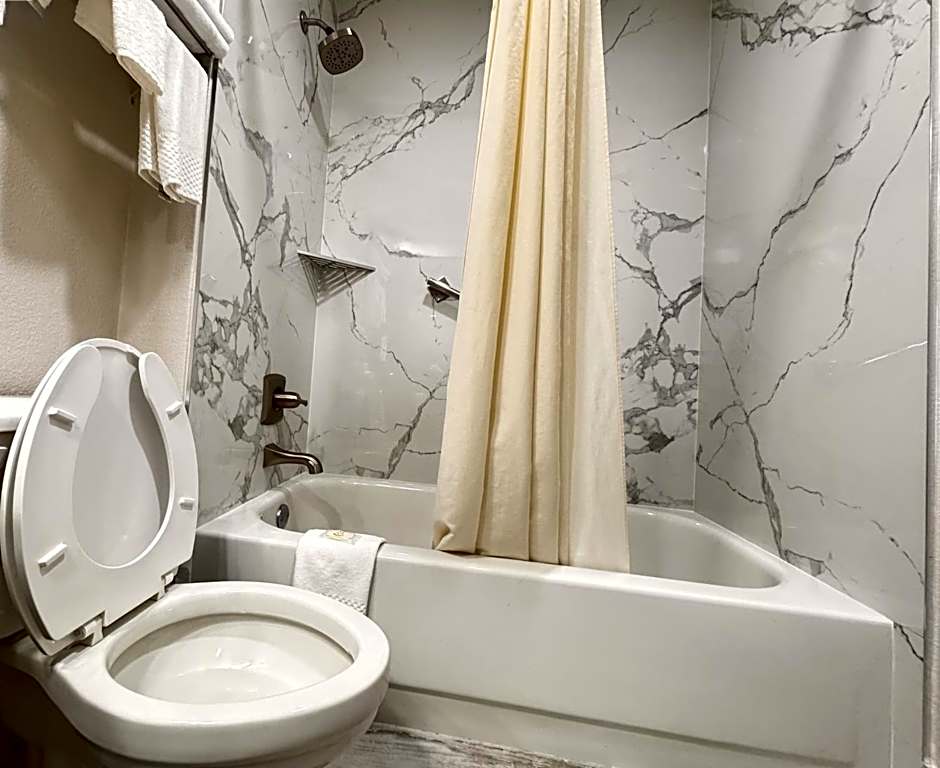 Quality Inn Cleveland North