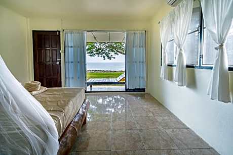 Bungalow with Sea View