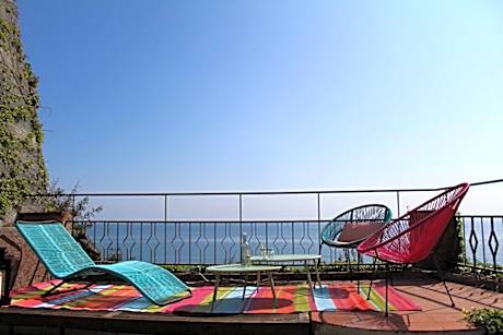 BEACHFRONT LITTLE VILLA. Pool, Jacuzzi, sea★★★★★