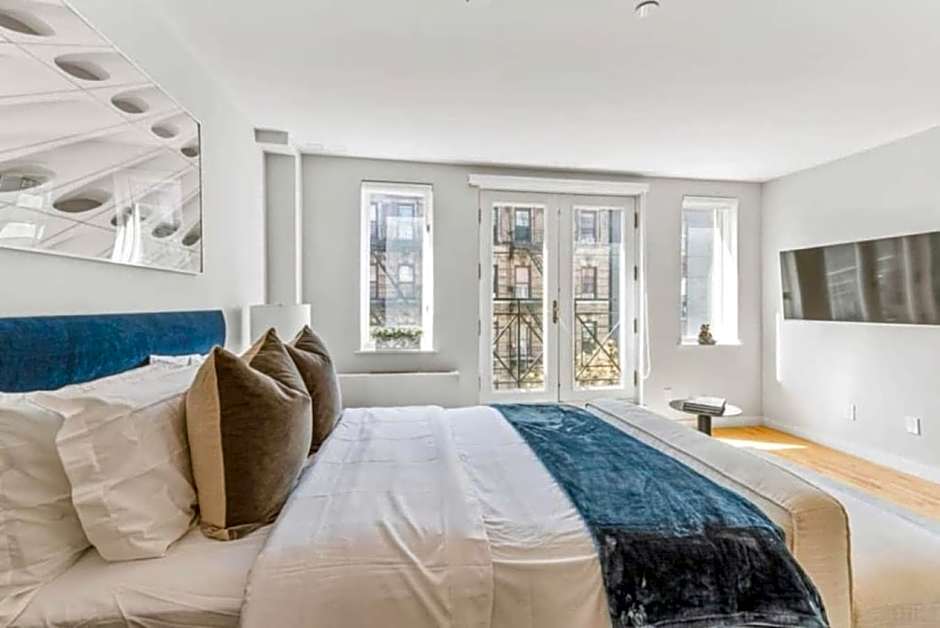 Luxe Studio with Charming Juliet Balcony