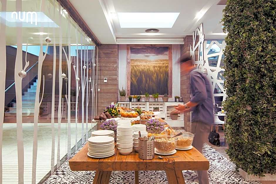 Num Hotel