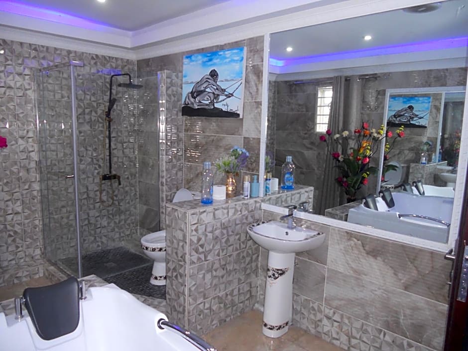 Gold Crown International Hotel