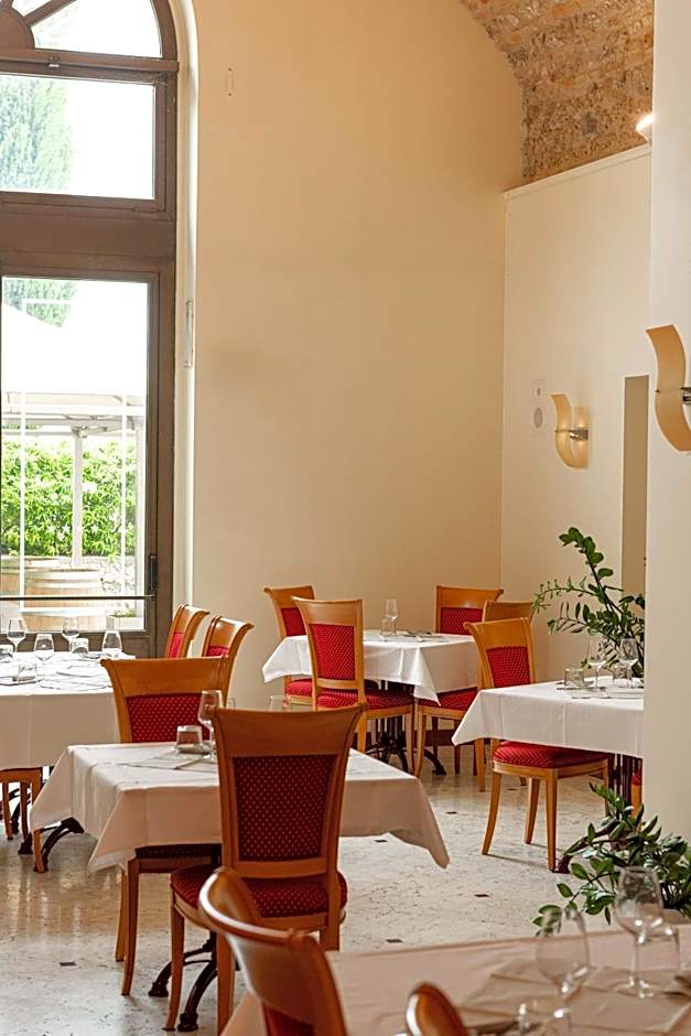 PHI Hotel Astoria