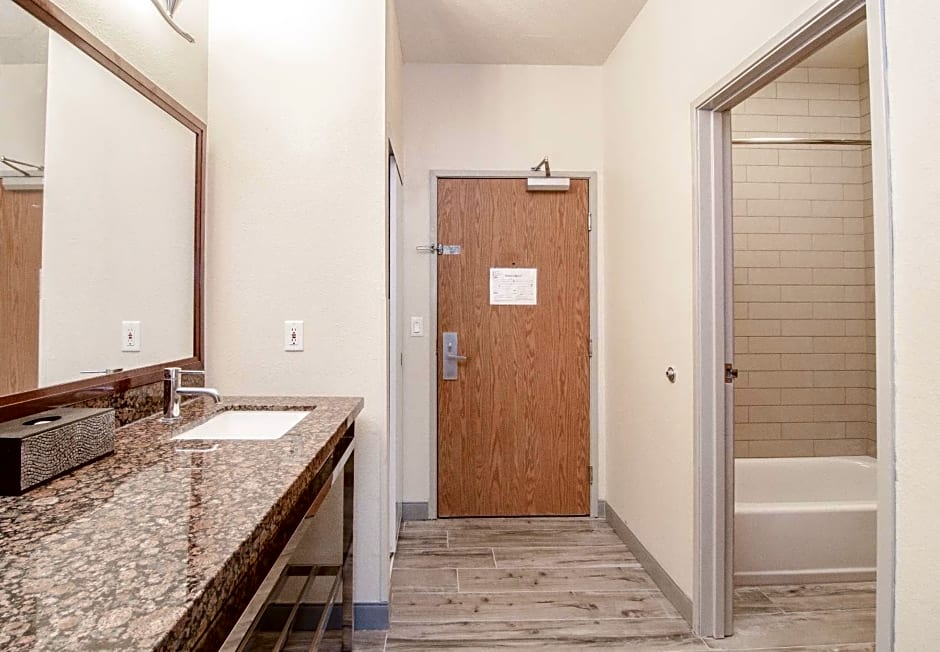 Best Western PLUS Peppertree Airport Inn