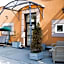 Hotelik Okęcie 39 - Nocleg i Parking Blisko Lotnisko Okęcie