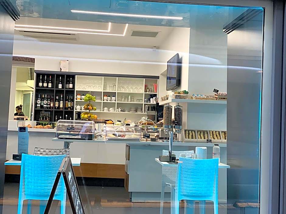 Adalesia Hotel & Coffee