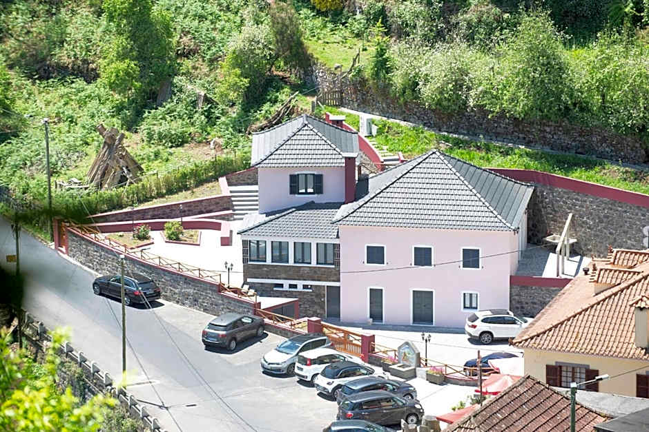 Photo 1 of 30 of Casa do Ribeiro Frio
