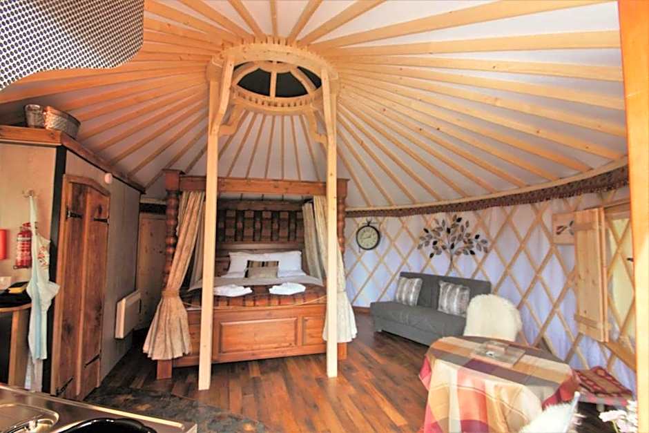 Wall Eden Farm - Luxury Log Cabins and Glamping