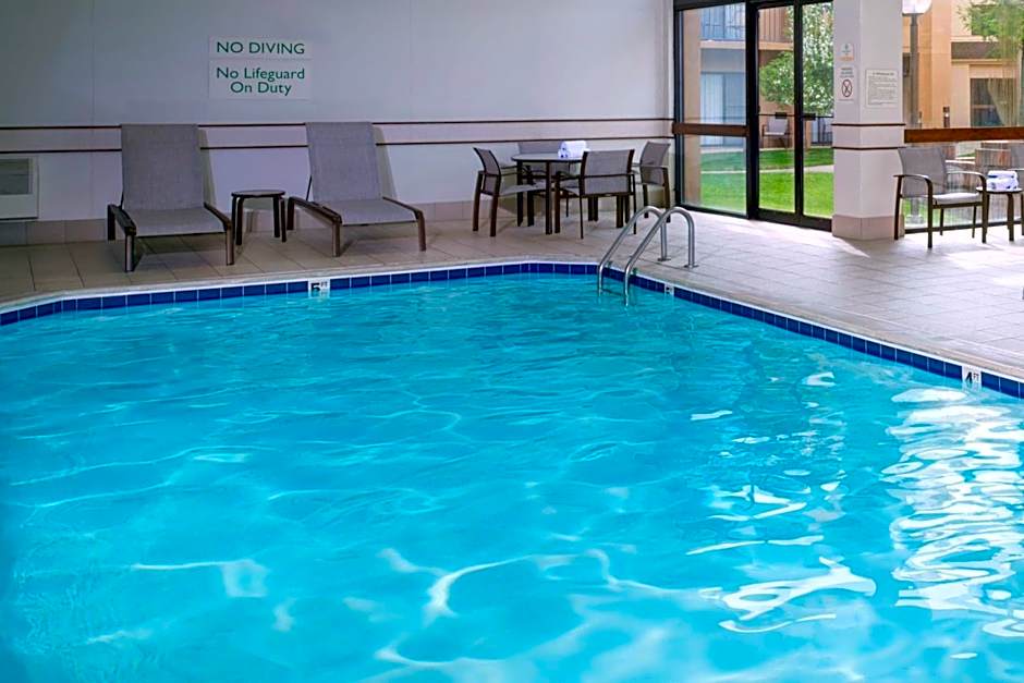 Courtyard By Marriott Detroit Dearborn
