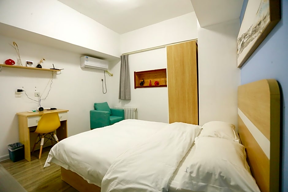 Xi'An Busy Hotel Bell Tower City Wall