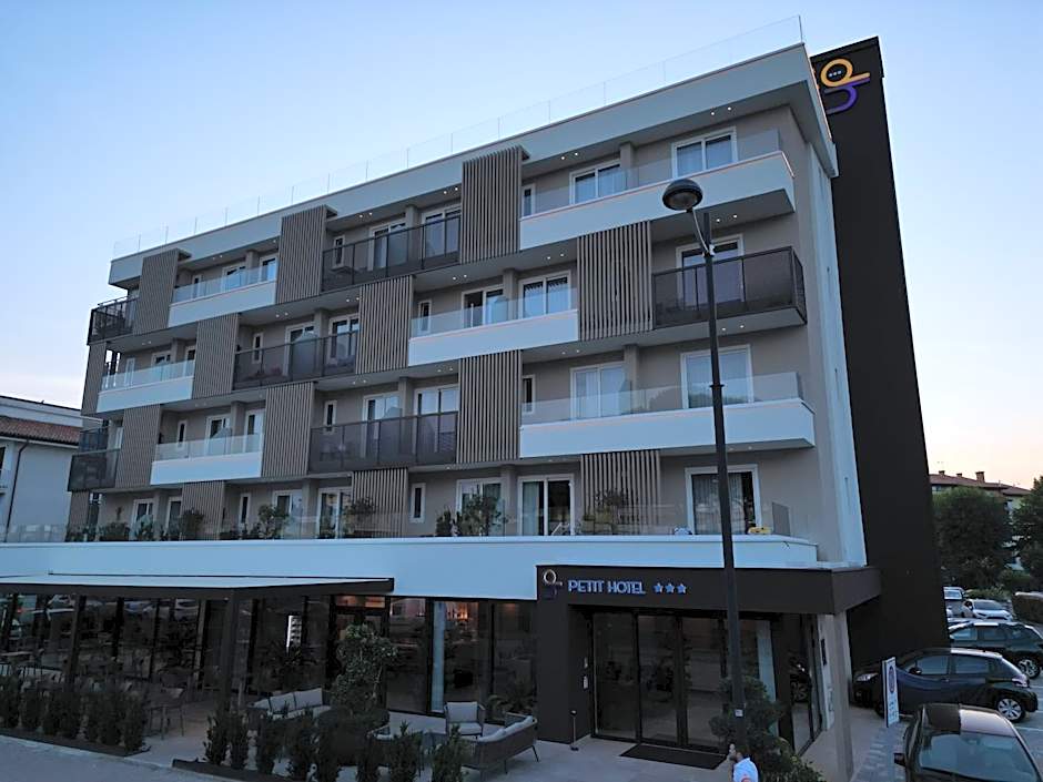 Petit Hotel