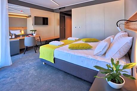 Deluxe Double Room with Extra Bed and Mountain View