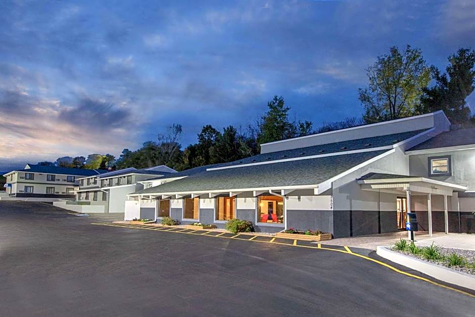 Days Inn & Suites by Wyndham Wisconsin Dells