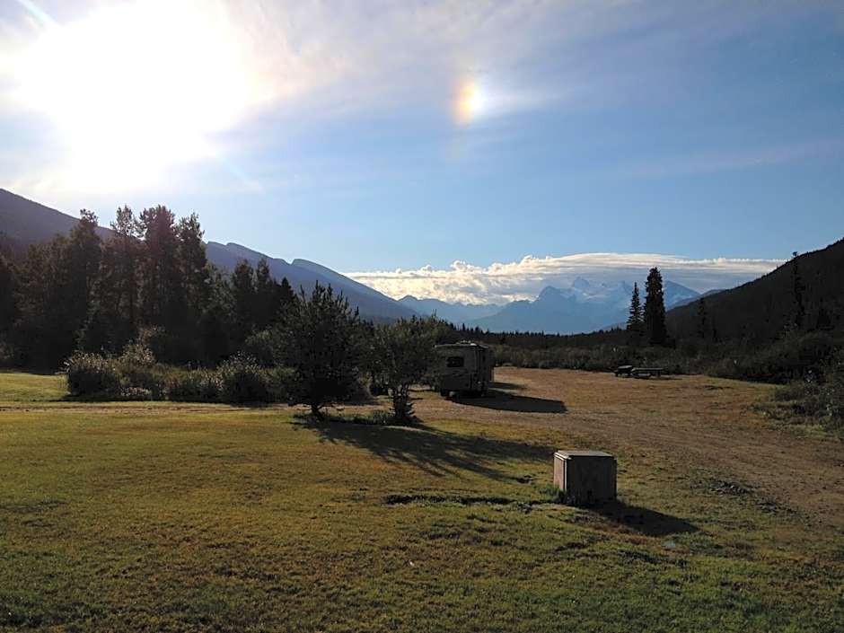 Summit River Lodge & Campsites