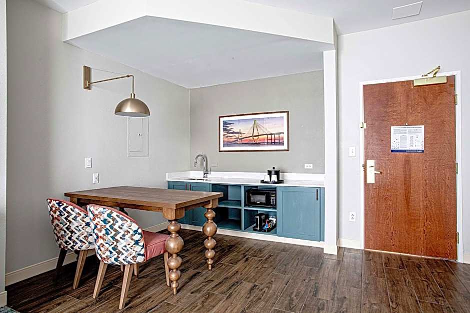 Hampton Inn By Hilton And Suites Charleston/West Ashley