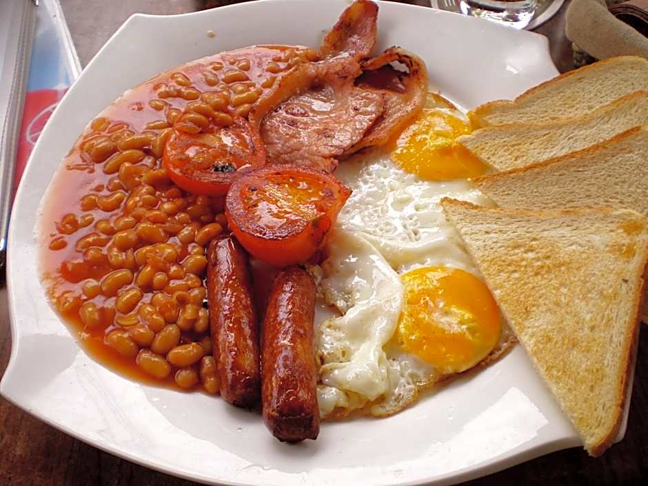 Alamis Hotel & Apartments