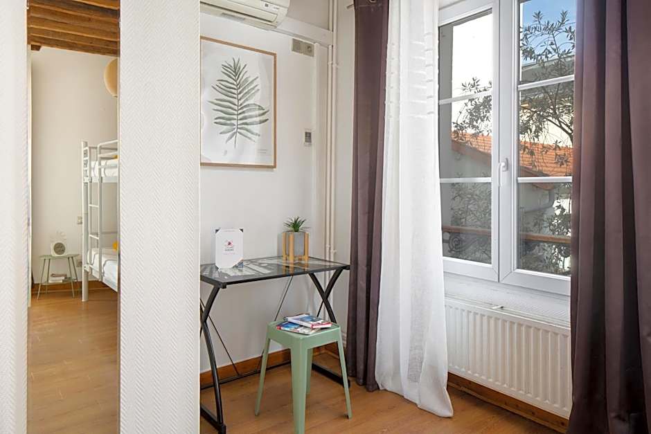 Le Village Montmartre by Hiphophostels