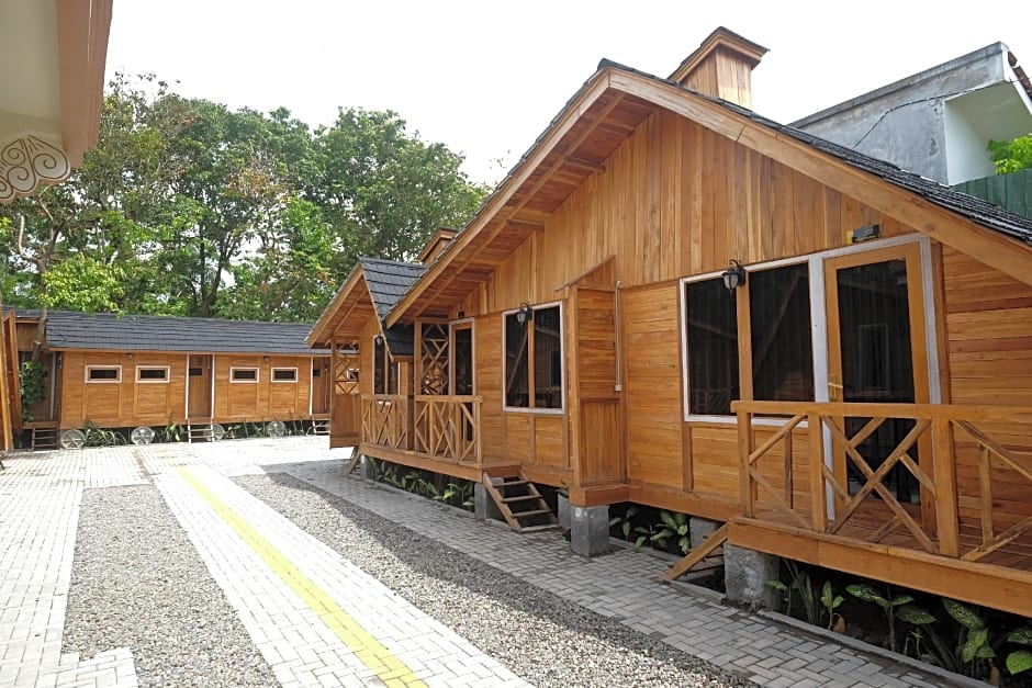 Urbanview Villa Kolopaking Kebumen by RedDoorz