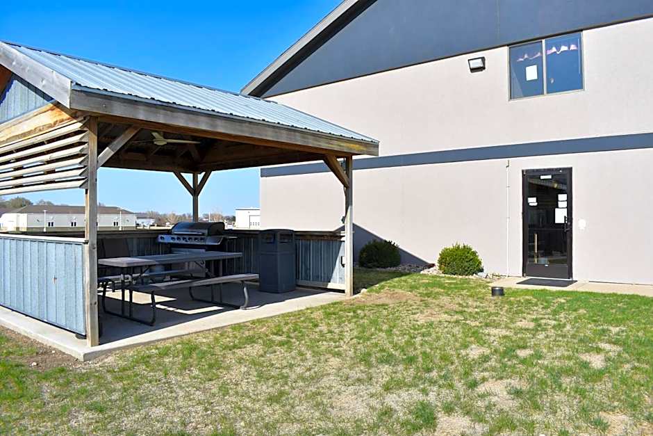 Heartland Hotel & Suites