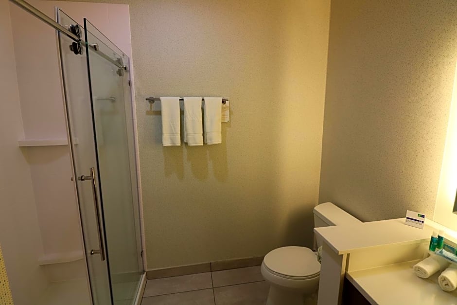 Holiday Inn Express & Suites Coffeyville By IHG