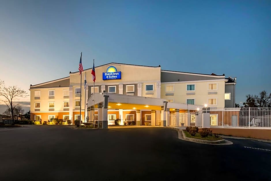 Days Inn & Suites by Wyndham Union City