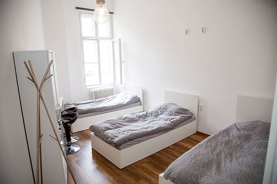 Lovecroatia Zagreb-'Paxnest' HOSTEL, No party! Cozy and quiet! Separated Men and women's Dormitory and Shower room! Indoor shoes provided! Lower beds with curtains for privacy! Maximum 4-5 beds per room! Fully prepared bed sheets! Have Laundry shop