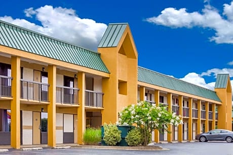 Super 8 by Wyndham Garysburg/Roanoke Rapids