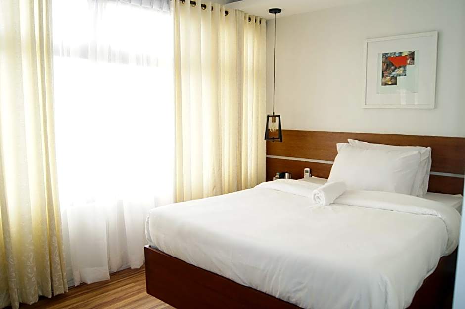 Photo 1 of 1 of Deluxe 1 Queen Bed