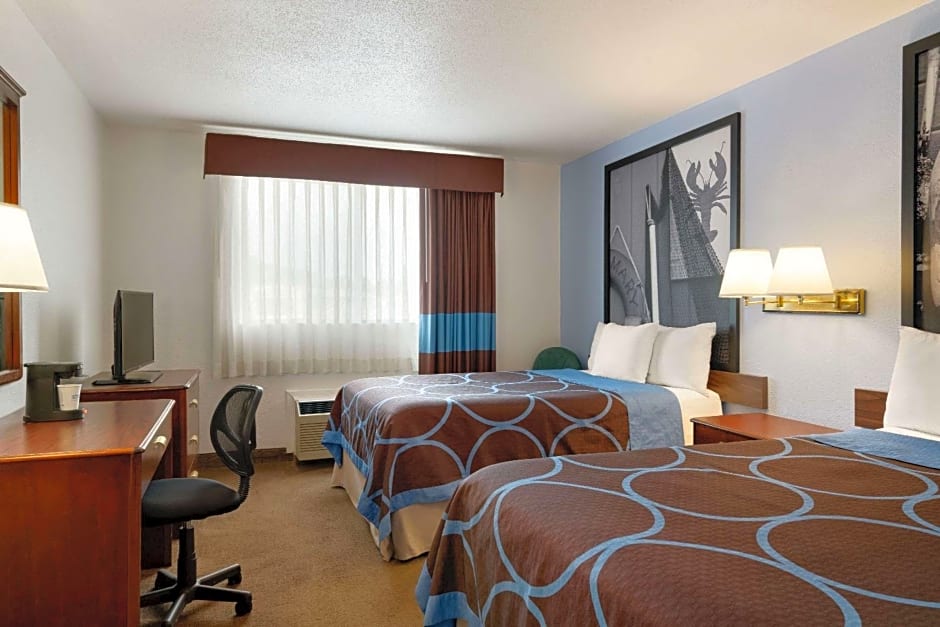 Super 8 by Wyndham Portland/Westbrook Area