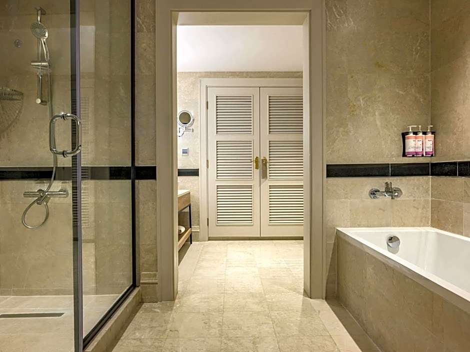Photo 1 of 4 of Executive Suite, Sea View