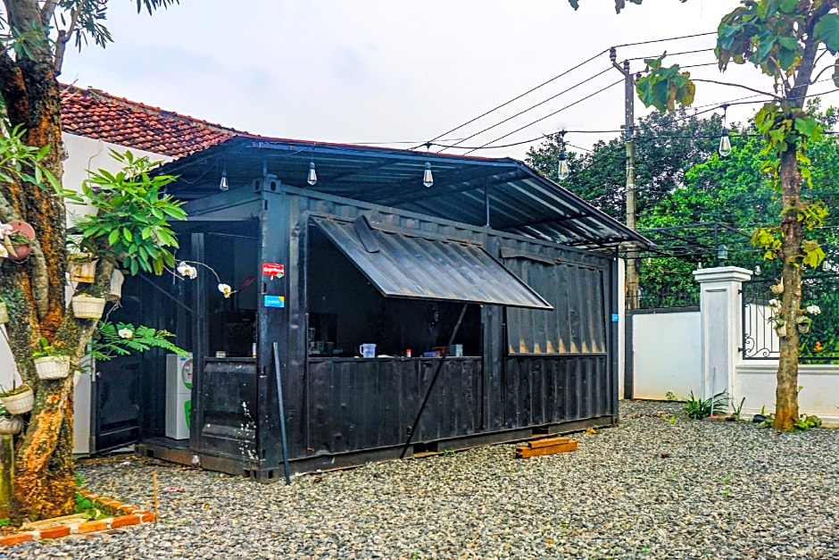 Collection O 92465 Sawangan Guest House Syariah