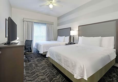 1 BEDROOM, SUITE, QUEEN/QUEEN, LIVING ROOM, SOFA, KITCHEN