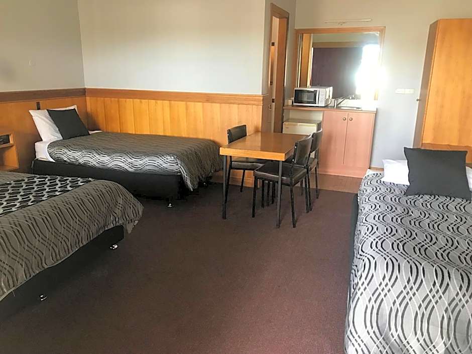 County Lodge Motor Inn