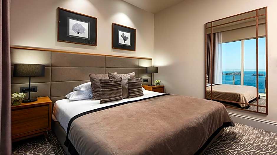 Royal Ariston Hotel