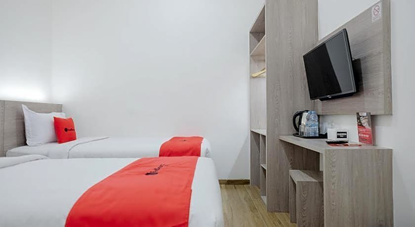 RedDoorz Plus @ Jalan Juanda Medan