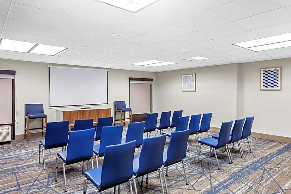 Holiday Inn Express Hotel & Suites Charleston-Southridge By IHG