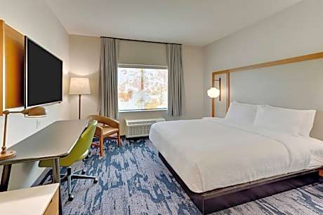 King Room with Roll-in Shower - Mobility and Hearing Accessible