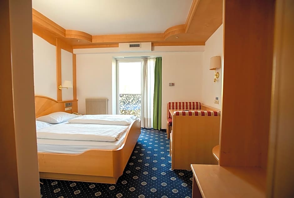 Photo 1 of 4 of Double Room