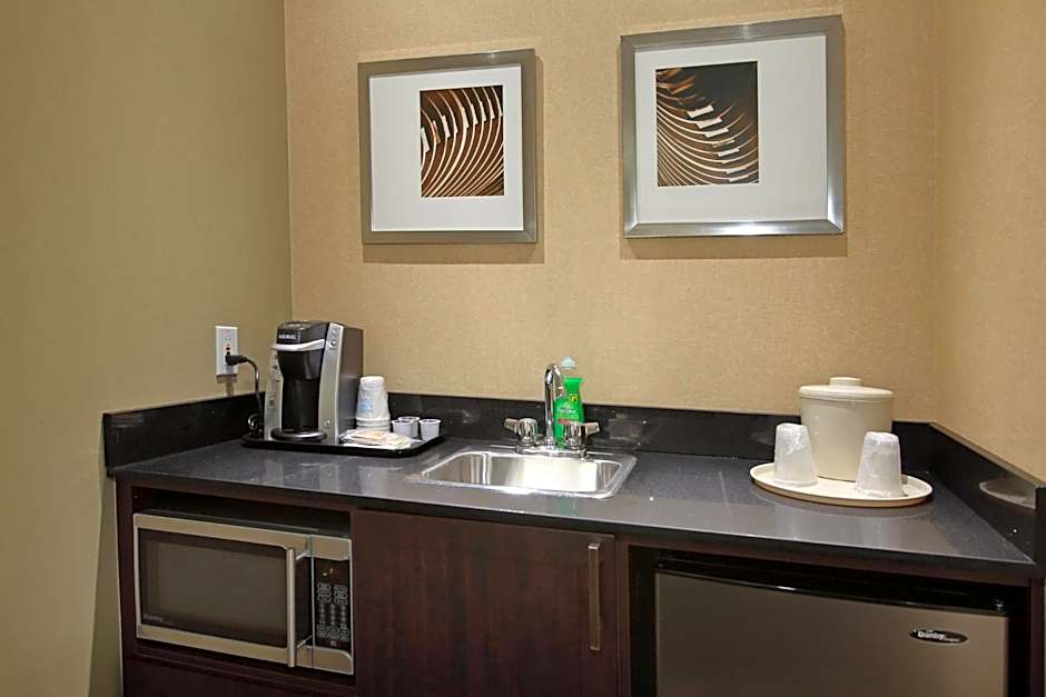 Holiday Inn Express Hotel & Suites Vernon By IHG