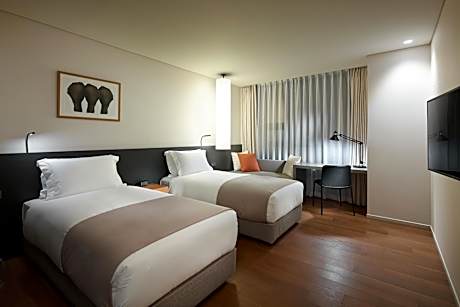 [Casino PKG] Standard Twin with City View + 1 ticket for Paradise Busan Casino Voucher