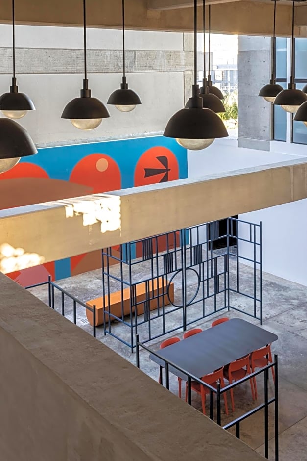 Loft In The Heart Of Americana, Have An Artsy Stay