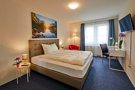 Double room in shared apartment with shared bathroom and shared kitchen