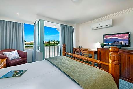 Burnett Riverside Hotel