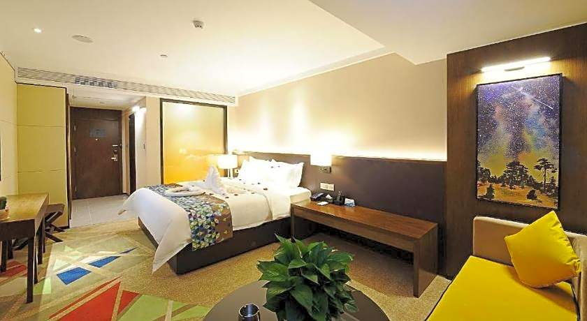 ZMAX Hotel Guangzhou Railway Station Sanyuanli  Metro Station