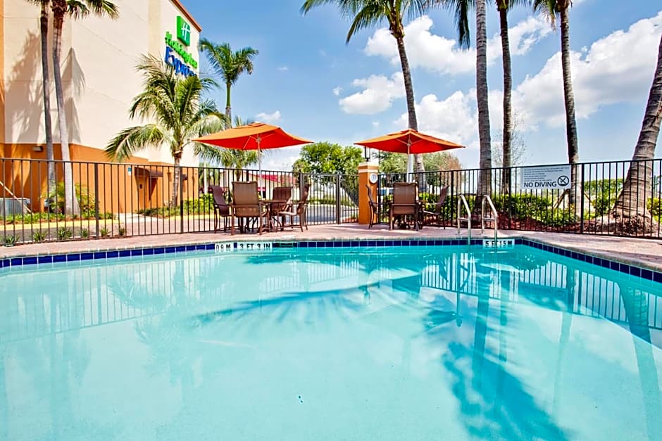 Holiday Inn Express and Suites Fort Lauderdale Airport West By IHG