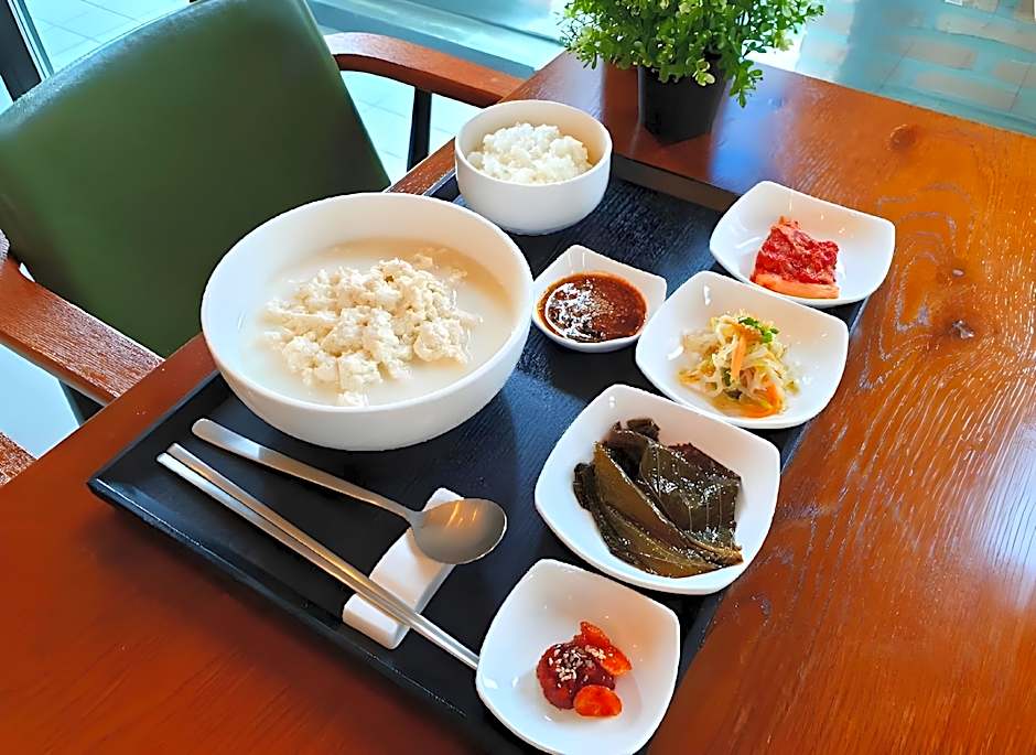 Gangneung Boutique Hotel Bombom