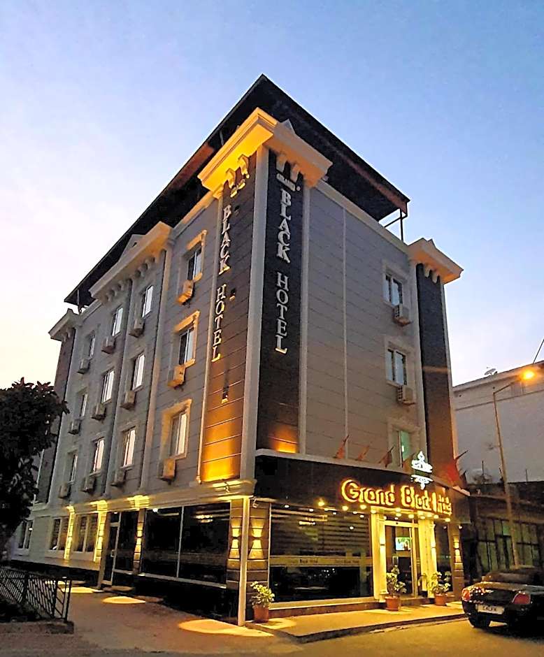 Grand Black Hotel